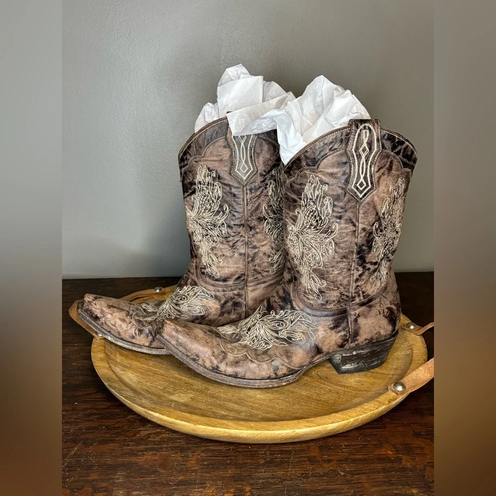 Old Gringo Brown Heeled Boots with Cream Embroidery 8.5 Butterfly - Picture 1 of 9